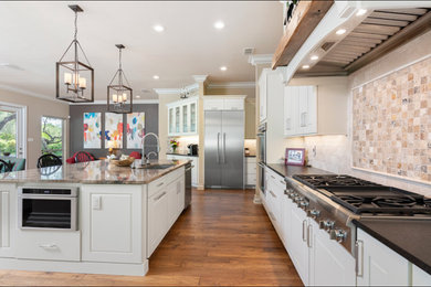 Kitchen - transitional kitchen idea in Austin