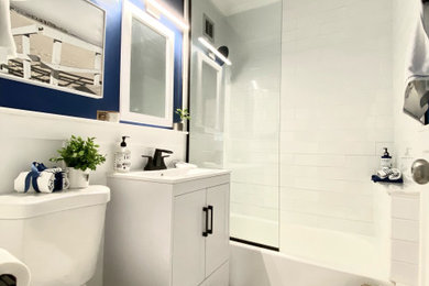 Inspiration for a contemporary bathroom remodel in Nashville