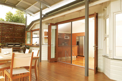 Inspiration for a modern deck remodel in Hawaii