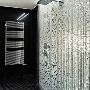 Modern walk in shower with black and silver tile