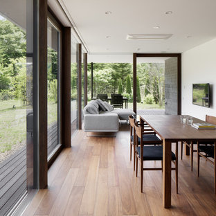 他の地域のモダンスタイルのおしゃれなデッキ (張り出し屋根) の写真