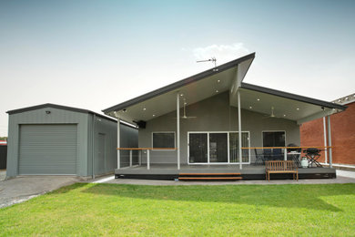 Inspiration for a contemporary home design in Wollongong.