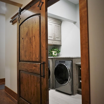 Timberbuilt Rustic Laundry room