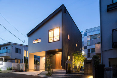 東京23区にある中くらいなモダンスタイルのおしゃれな家の外観 (長方形) の写真