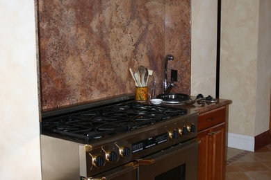 Kitchen - traditional kitchen idea in Seattle