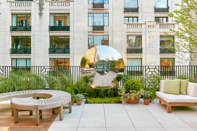 Example of a trendy deck design in New York