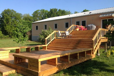 Inspiration for a timeless deck remodel in St Louis