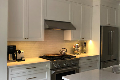 Example of a transitional kitchen design