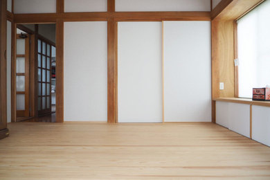 他の地域にある和モダンなおしゃれなファミリールームの写真