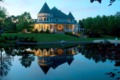 Example of a classic exterior home design in Cleveland