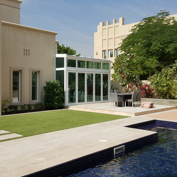 Modern Lean-to conservatory in Dubai