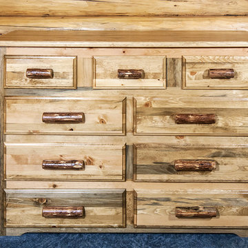 Glacier Country Collection 9 Drawer Dresser