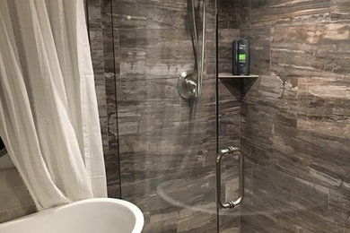 Example of a minimalist bathroom design in San Diego