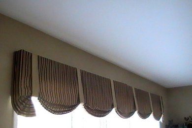 Tailed Roman Valance with Banding