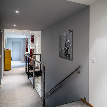 Couloir de 25 mètres dans une maison contemporaine