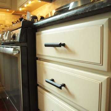 Builder's Grade Kitchen Gets an Upgrade