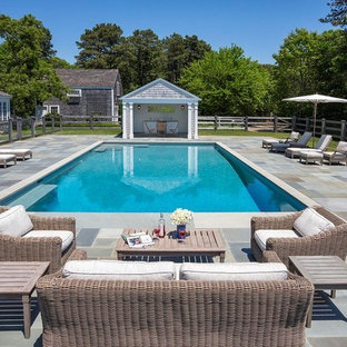 Idéer för en stor klassisk träningspool på baksidan av huset, med marksten i betong