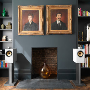 Inspiration för ett stort vintage arbetsrum, med vita väggar, mörkt trägolv, en standard öppen spis och en spiselkrans i gips