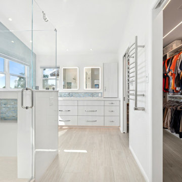 Luxury Bathroom with all the Extras!