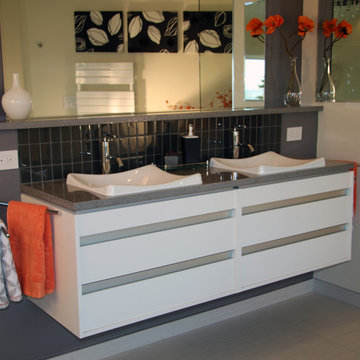Bluff View Master Bathroom