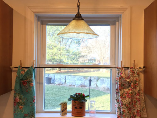 Hem Of Kitchen Cafe Curtain Fall, How Should Cafe Curtains Be Hung