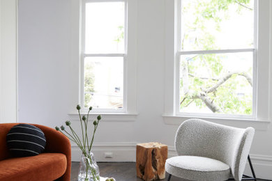 Example of a minimalist living room design in San Francisco