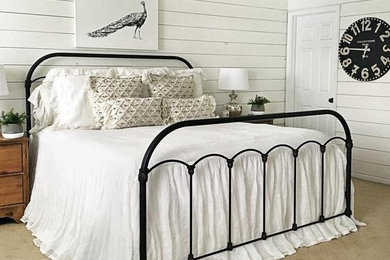 Cottage chic bedroom photo in Houston