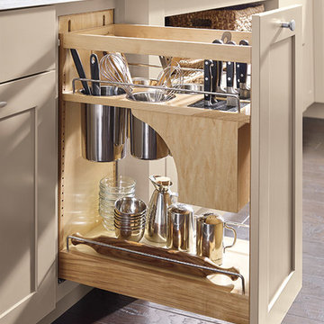 Diamond Cabinets: Base Utensil Pantry Pull-out Cabinet with Knife Block
