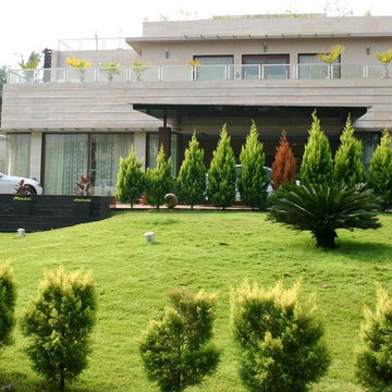 Contemporary residence