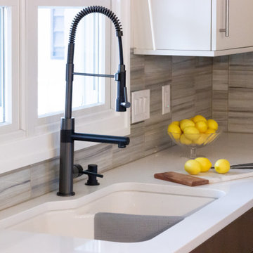 A Lakeside Summer Retreat Gets a Fresh Kitchen Makeover