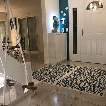 Une balançoire installée sous l'escalier ravit les petits !