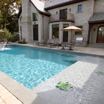 Highland Park, IL Swimming Pool and Raised Water Wall