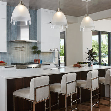 Winston - Contemporary Waterfront