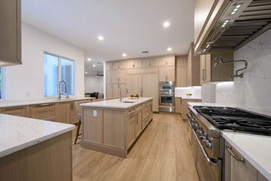 Kitchen photo in Miami