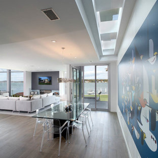 グランドラピッズのコンテンポラリースタイルのLDKの画像 (白い壁)