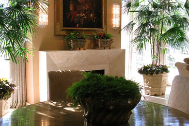 Dining room - transitional dining room idea in Los Angeles