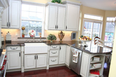 Design ideas for a country kitchen in Orange County.