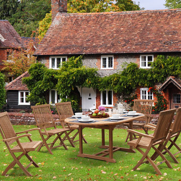 Fine dining in the garden