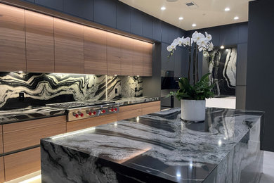 Example of a kitchen design in Orange County