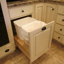 Kitchen Accessories - Trash Cans