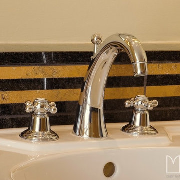 Badezimmer mit Granit Fliesen Nero Impala und Yellow Bamboo