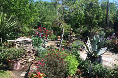 Inspiration for a transitional garden in Austin.