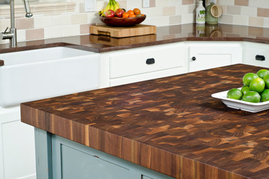 Inspiration for a modern kitchen remodel in Edmonton