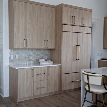Milano - Olmo Miele-Kitchen + Milano - Bright White Ultra Matte-Butlers Pantry