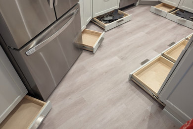 Example of a classic kitchen design in Boston