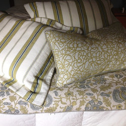 Linen Master Bedroom - Bed Pillows
