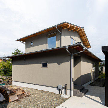 薪ストーブの焔に自然と家族が集まる36坪の上質な家