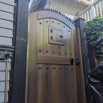 GizaGiza Heart Dual Bladed Black Finish on the Wooden Gate