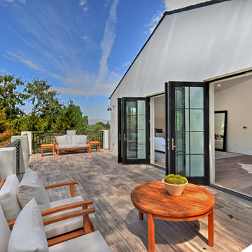FARMHOUSE IN ENCINO