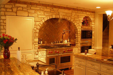 Kitchen pantry - mid-sized traditional u-shaped dark wood floor and brown floor kitchen pantry idea in St Louis with an undermount sink, recessed-panel cabinets, white cabinets, quartz countertops, beige backsplash, stone tile backsplash, stainless steel appliances and an island